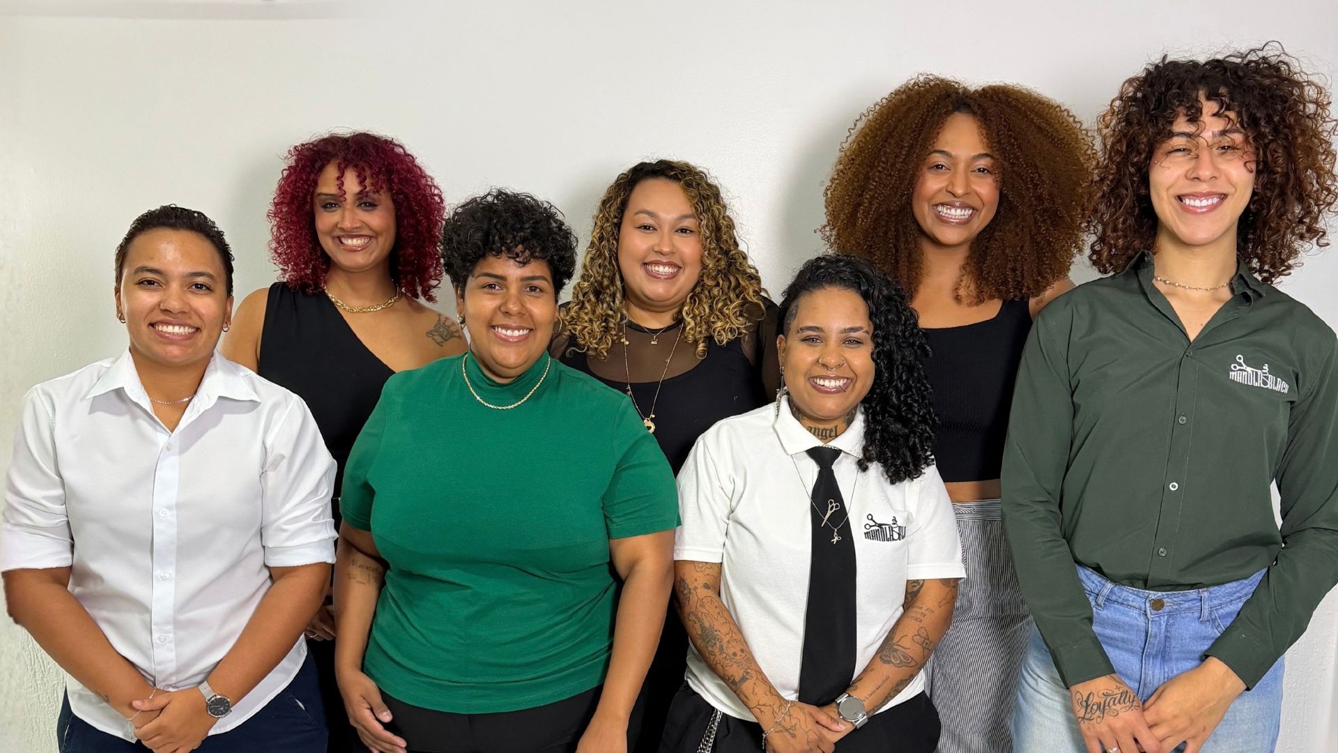 Equipe do Studio Manolas Black, especialistas em cabelos naturais