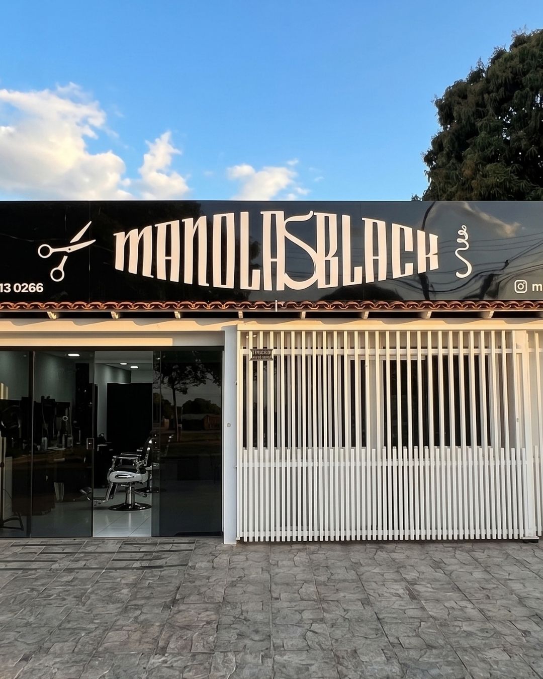 Fachada do Studio Manolas Black no Guará II